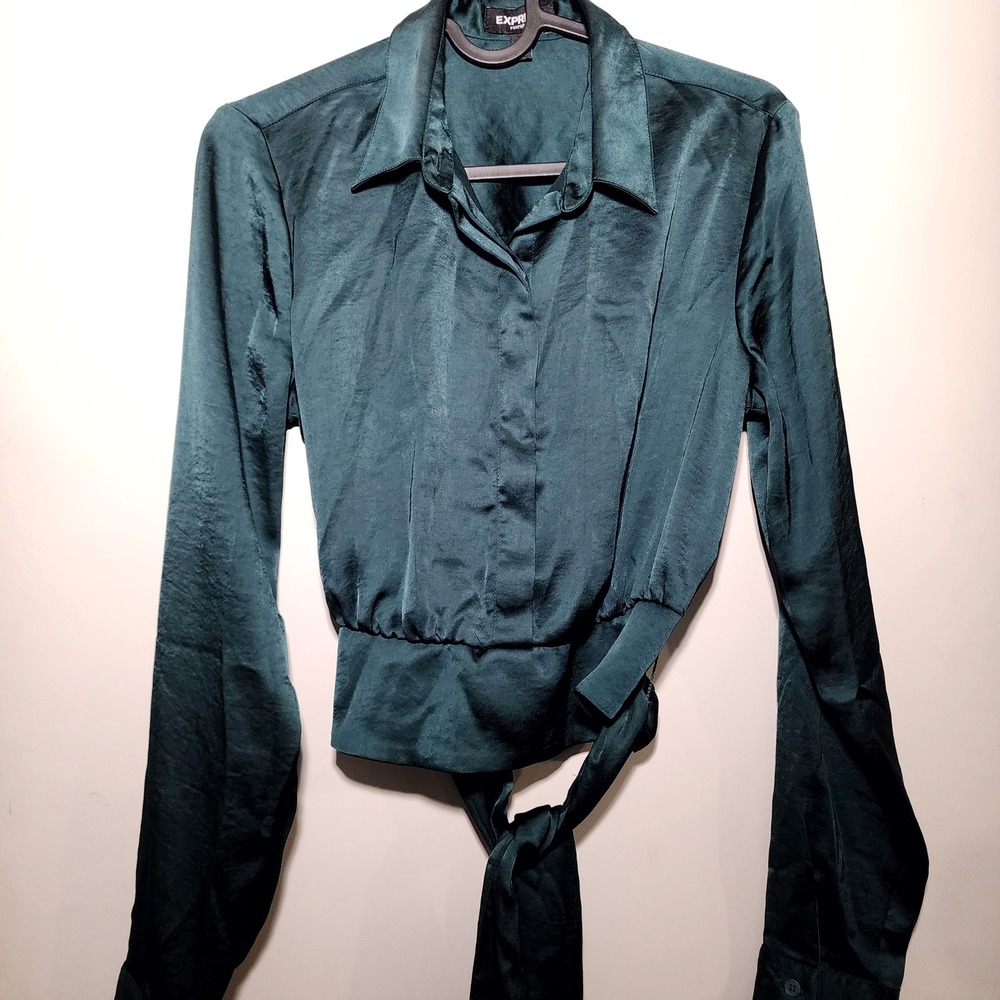 Express Portofino Shirt Womens XS Emerald Green Satin Cropped Smocked Tie Front